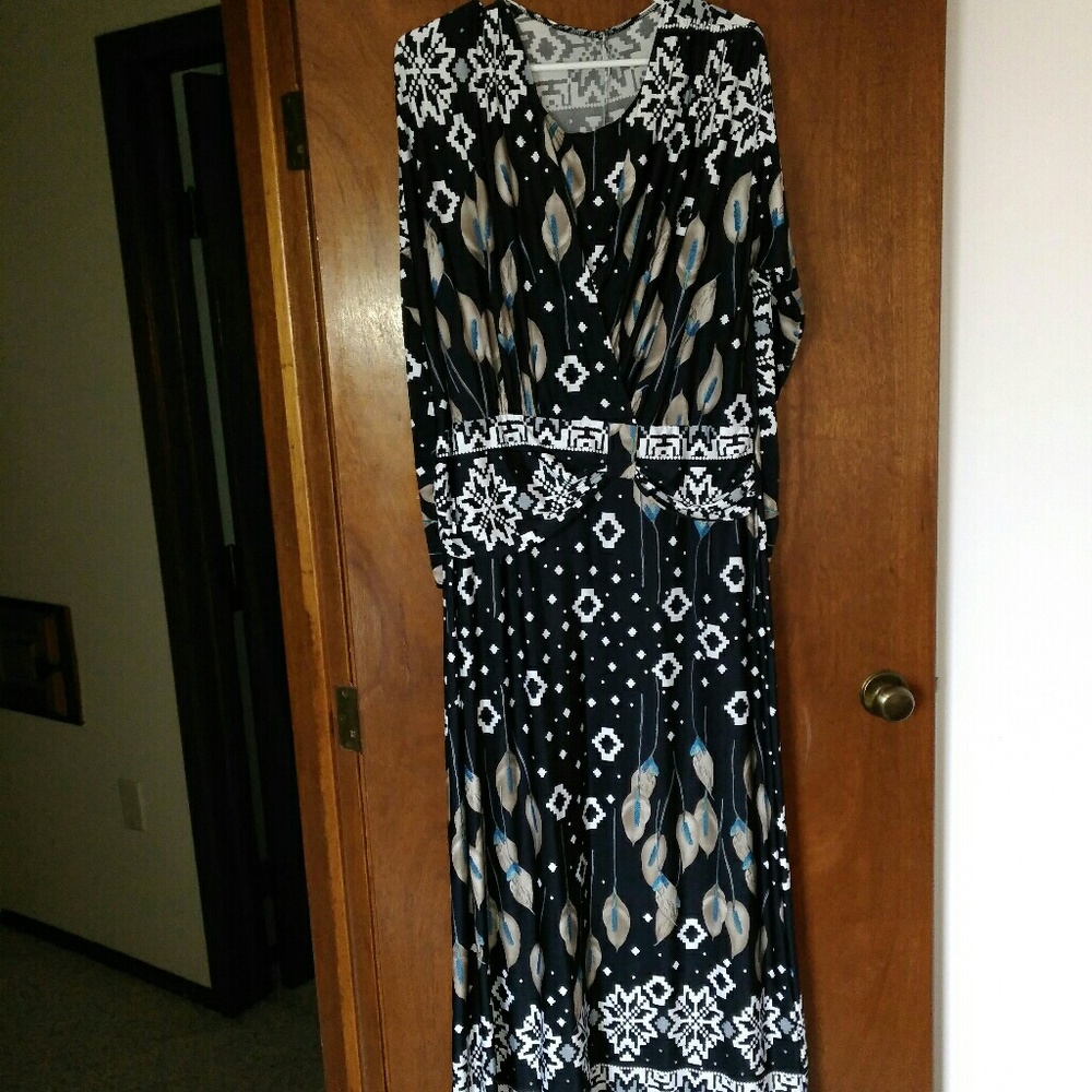 Sooo comfortable polyester abaya.